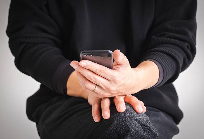 マッチングアプリで知り合った相手は既婚者かも？信じたいけど怪しいサイン…｜探偵利用事例