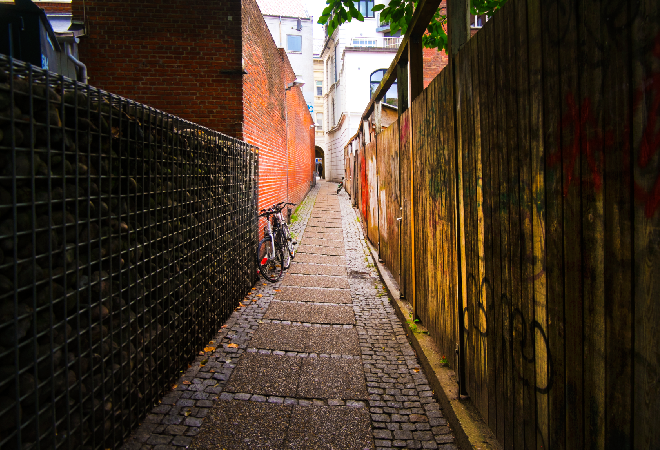 観光名所に落書き被害…|自治体観光課担当者からの調査相談